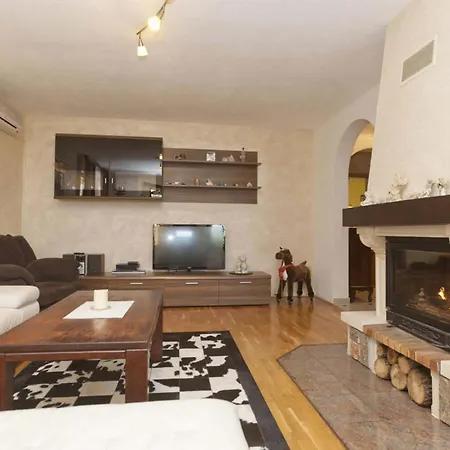 Luces Semesterbostad Pula